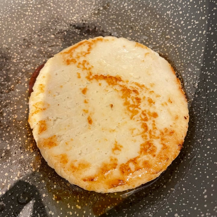 review photo of NotCo Not Chicken Burger Empanado shared by @yaremi on 13 May 2022 - review