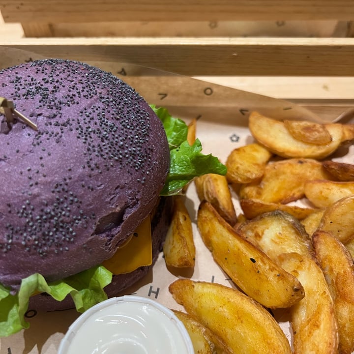 review photo of Flower Burger Roma Flower burger shared by @sattvavibes on 09 Feb 2022 - review