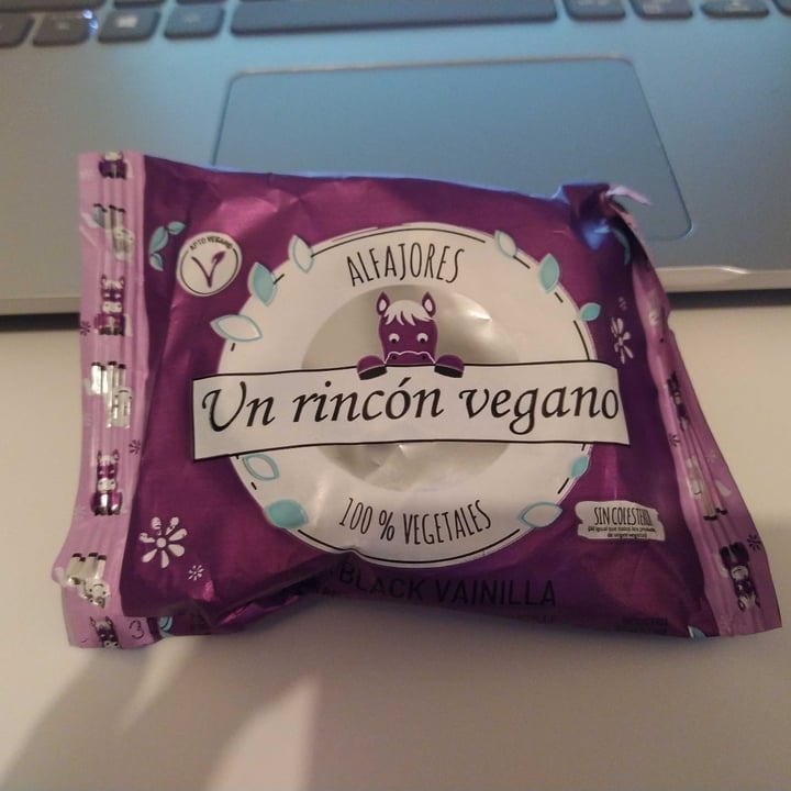 review photo of Un Rincón Vegano Alfajor Black Vainilla shared by @viqui17 on 23 Nov 2021 - review