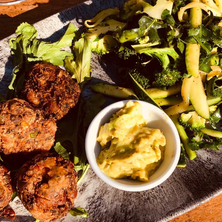 photo of Doppio Zero Pealafel Fritters and Warm greens (from The Fresh Plate Section On The Menu) shared by @tessdallapria on  21 Jun 2021 - review