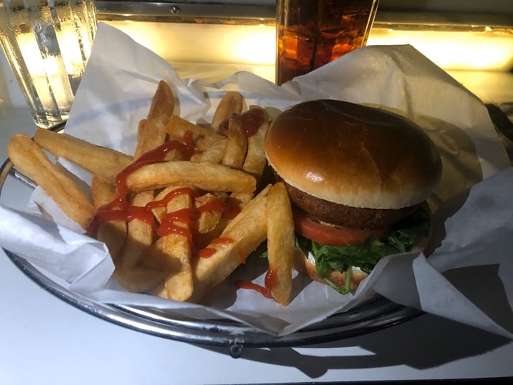 review photo of Sci-Fi Dine-In Theater Restaurant Vegetarian Falafel burguer shared by @aalonsca on 23 Jan 2020 - review