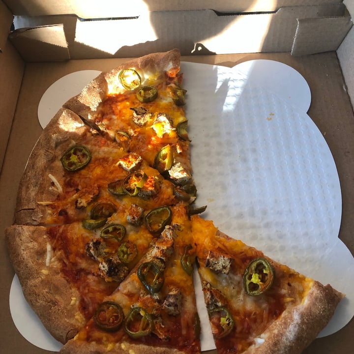 review photo of Chattanooga Pizza Co Vegan Buffalo Chick-Un Pizza shared by @christopher-wells on 01 Nov 2020 - review
