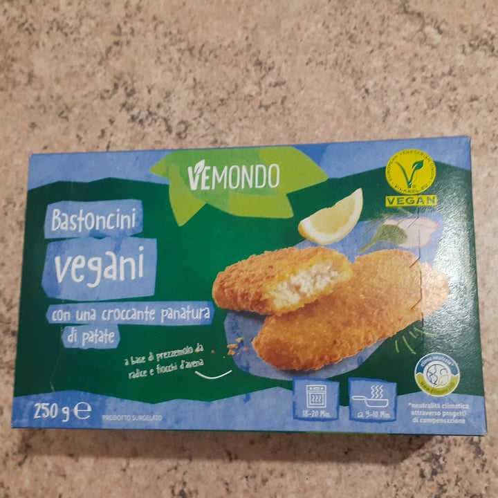 photo of Vemondo  bastoncini vegani con panatura di patate shared by @danivegmmb on  25 Jan 2023 - review