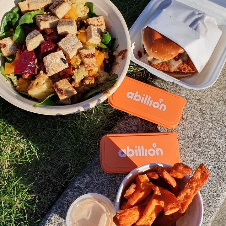 photo of Veggie Grill Everything but the “Turkey” Holiday Sandwich shared by @anistavrou on  24 Nov 2022 - review