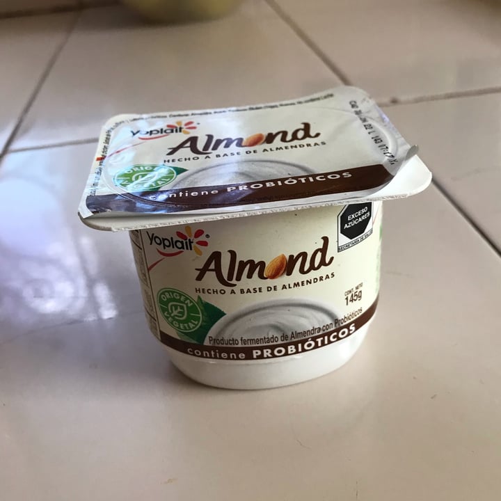 photo of Yoplait Almond Alternativa al Yogurt - Sabor Natural  shared by @silvialaveg on  10 Jun 2022 - review