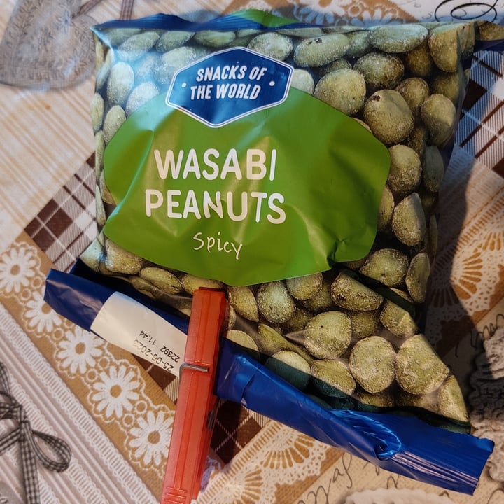photo of Snacks of the world Wasabi peanuts shared by @violaveg on  16 Nov 2022 - review