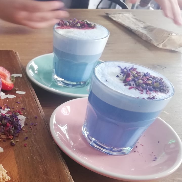 photo of Frutas Prohibidas Blue latte shared by @grumpyvegan on  05 Jul 2020 - review
