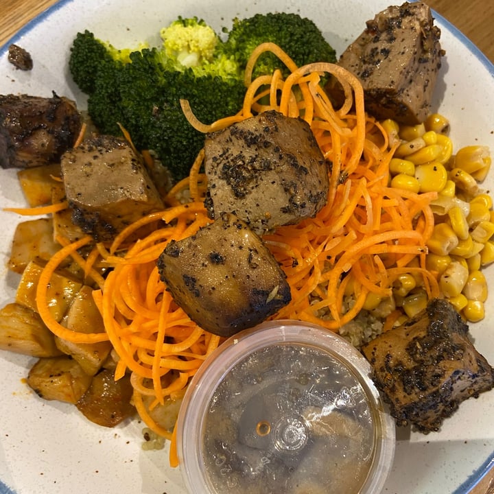photo of Haakon Superfoods and Juice Basil Tofu & Quinoa Bowl shared by @misssedgwick on  24 Nov 2020 - review