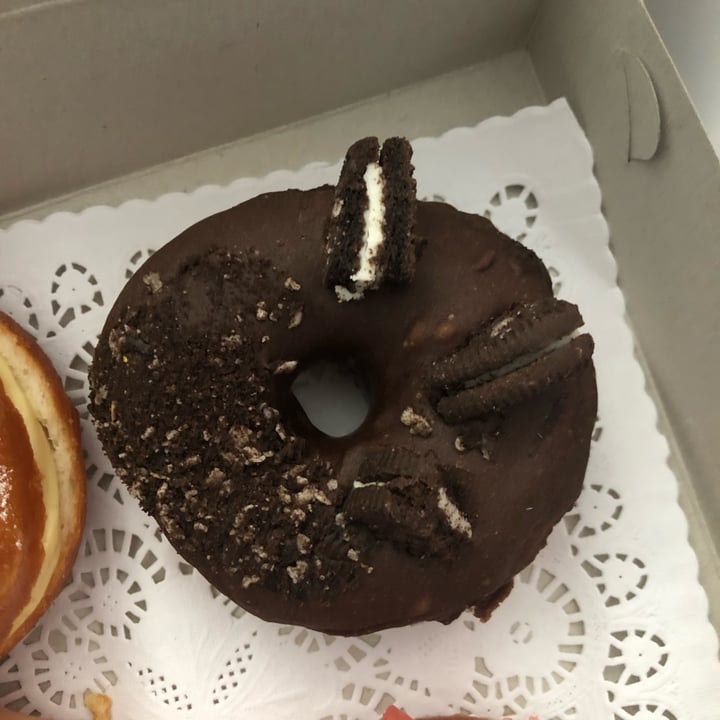 photo of Hulis Donuts Oreo Cookie Donut shared by @mimi2308 on  02 Jul 2022 - review