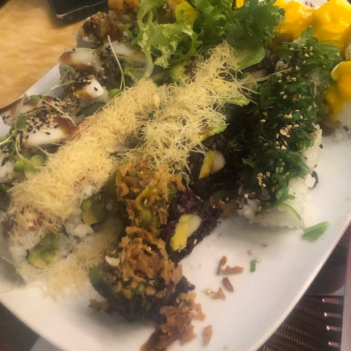 photo of Ristorante Sushi House Piatto di sushi vegan misto shared by @veggyviole on  01 Sep 2022 - review