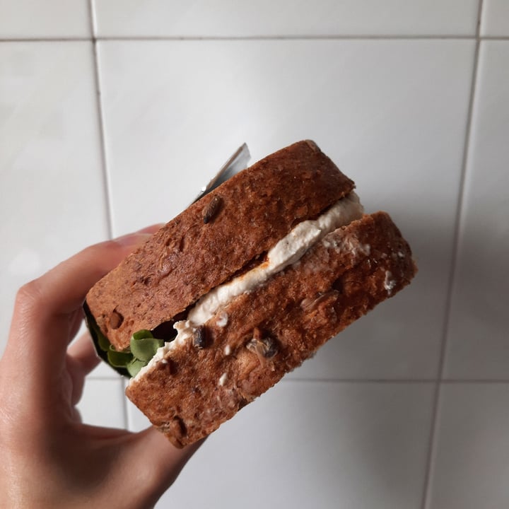 photo of JU Vegano Sandwich De Hummus shared by @vegaly on  12 Jan 2022 - review