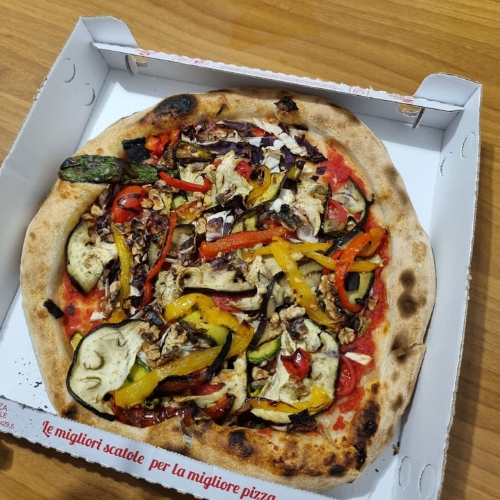 photo of Miss delicious Pizza Veganina shared by @gingerjim on  09 Oct 2022 - review