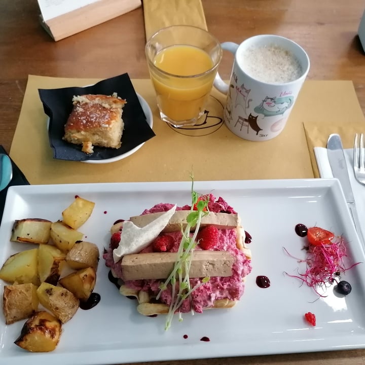 photo of Crazy Cat Café Vegan brunch shared by @ila82 on  13 Mar 2022 - review