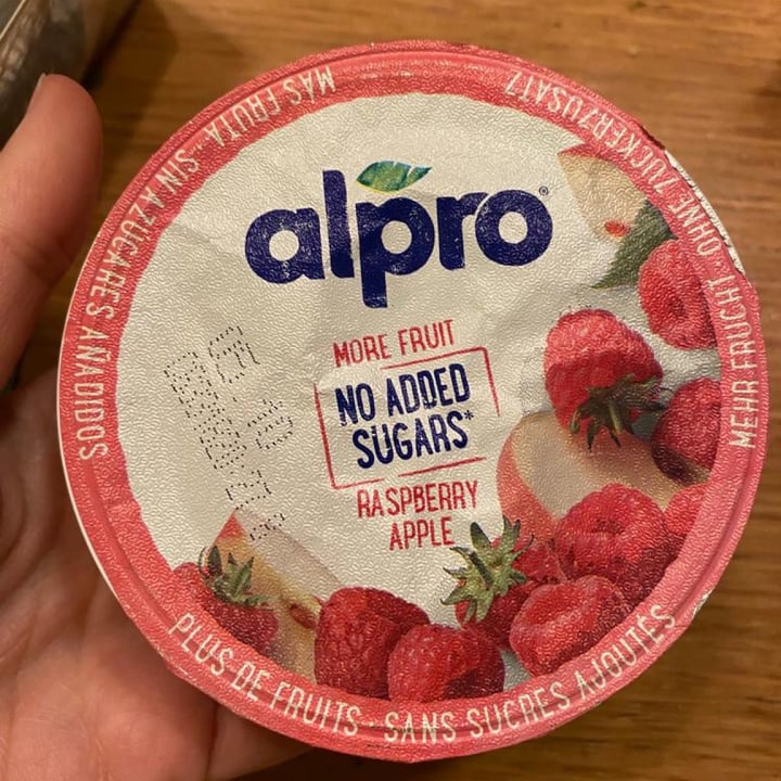 review photo of Alpro yogurt lampone e mela shared by @francescacarrara on 25 Oct 2021 - review