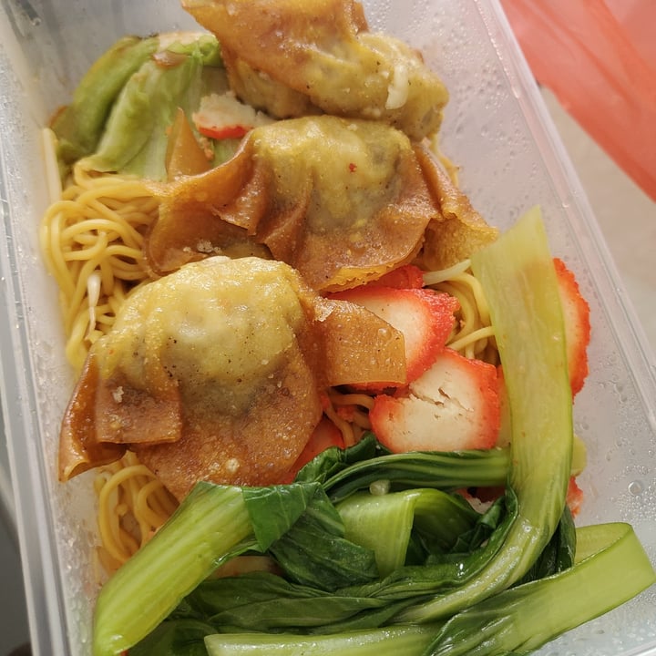 photo of Daily Green (St. George's Road) Fried wonton with noodles shared by @crueltyfreetan on  02 Aug 2021 - review