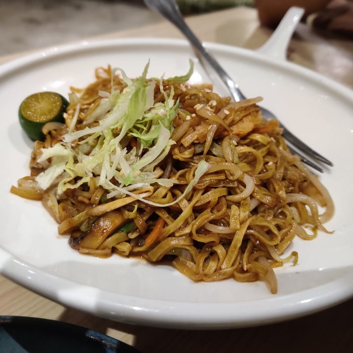 photo of Lotus Vegetarian Restaurant Braised Hong Kong Ee-Fu Noodles shared by @lifeofkyt on  06 Jun 2022 - review