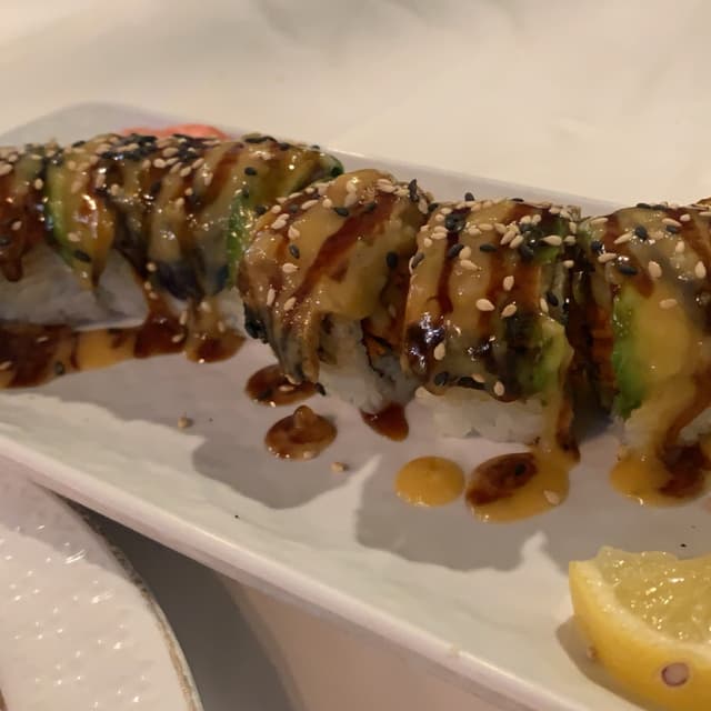Foto del plato “Vegan dragon roll”