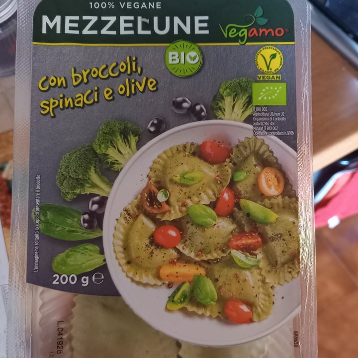 photo of Vegamo Mezzelune broccoli spinaci e olive shared by @gabriella95 on  15 May 2022 - review