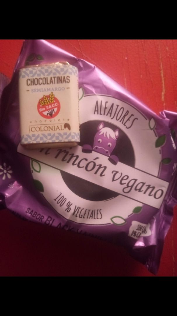 photo of Un Rincón Vegano Alfajor Black Vainilla shared by @doloresg on  31 Jul 2019 - review