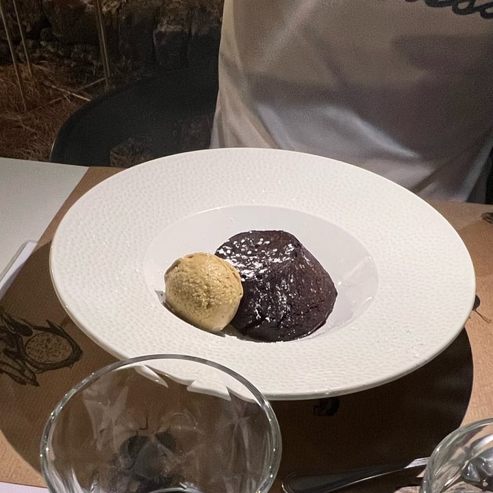 photo of Singola ristorante naturale Flan Al Cioccolato Con Gelato Al Pistacchio shared by @nicole- on  02 Aug 2022 - review