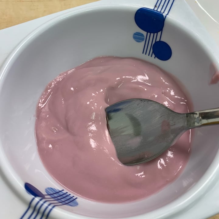 photo of תנובה Tnuva yogurt frutilla shared by @noa1212 on  14 Jun 2022 - review