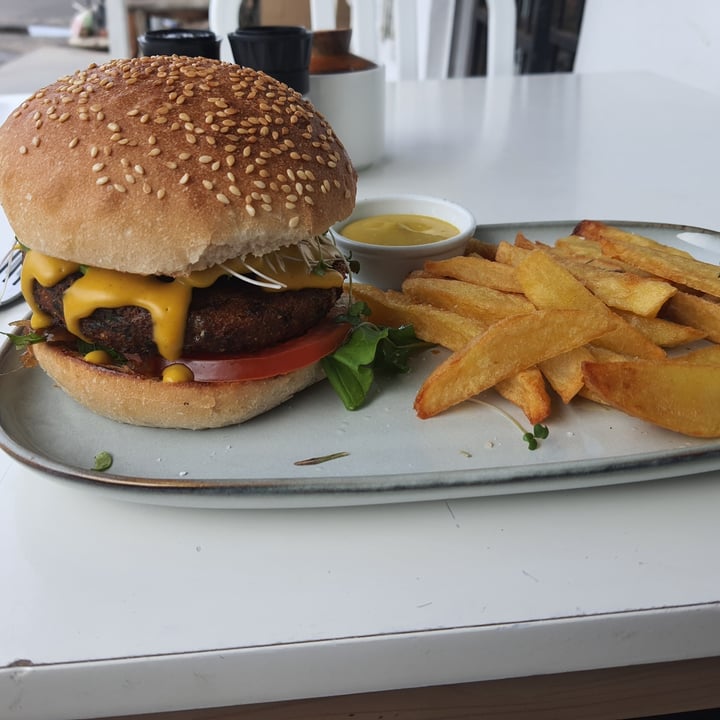 photo of Blended Health Cafe & Catering Veggie Deluxe Burger shared by @caitell on  13 Jul 2022 - review
