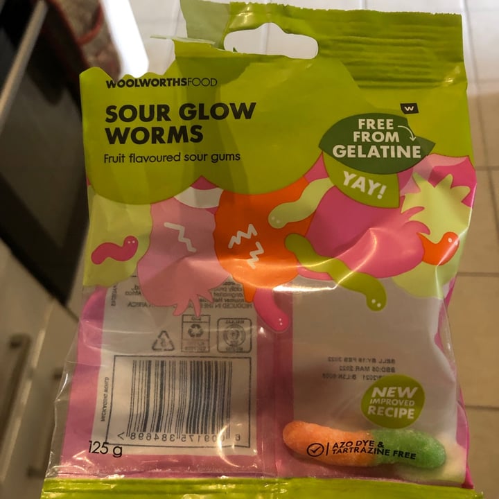 photo of Woolworths Food Sour glow worms shared by @nikivisser on  16 Aug 2021 - review
