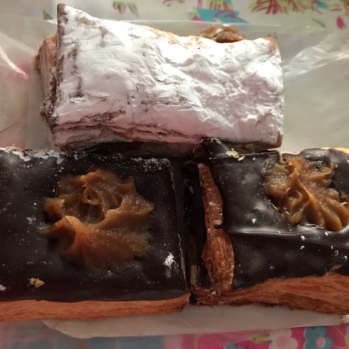 review photo of Heaven (Delivery and Take-away) Surtido de Facturas shared by @katmazzello on 09 Jul 2021 - review