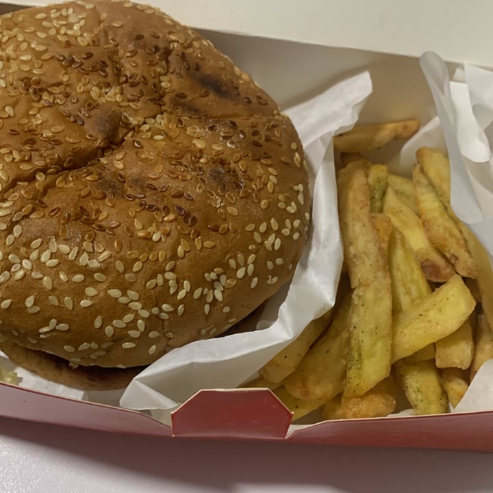 review photo of Paradero V Burger clásica shared by @andrealucia09 on 28 Apr 2022 - review