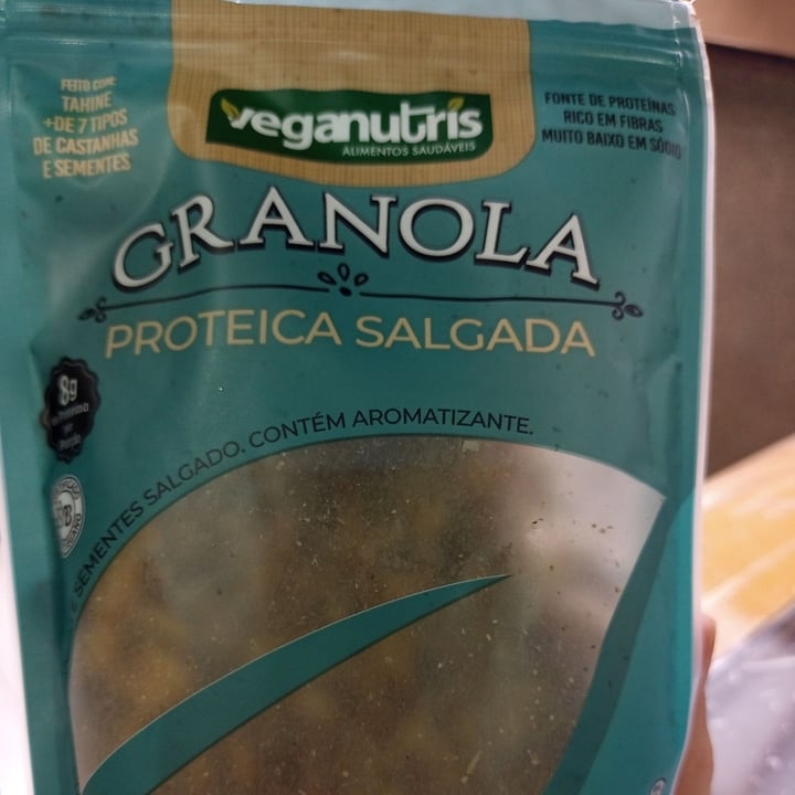 photo of Veganutris Granola Salgada shared by @fehbatelo on  02 May 2022 - review
