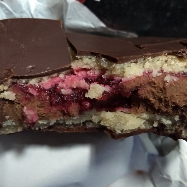 photo of Mooki Pastelería Vegana Alfajor De Frutos Rojos shared by @jisam on  05 Jul 2022 - review