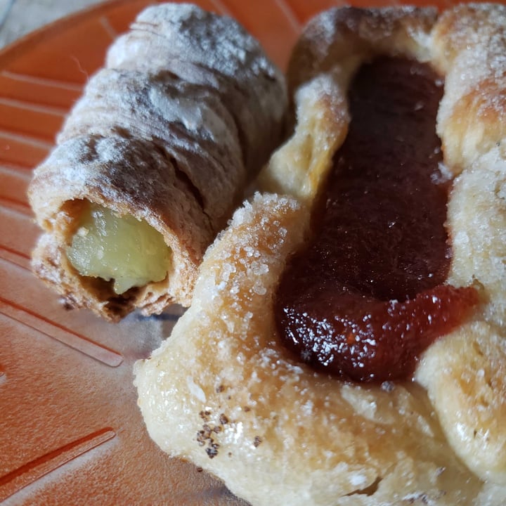 review photo of Panadería vegana Facturas shared by @danielacianfrini on 08 Oct 2022 - review
