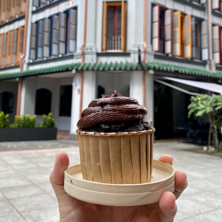 photo of Naked Earth Cafe Beetroot Chocolate Cupcake shared by @erialc on  28 Oct 2021 - review