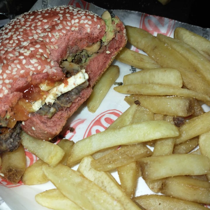 review photo of 420 cuatroveinte hamburguesa veggie shared by @profedaro on 07 Oct 2021 - review