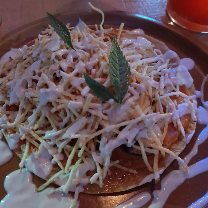 photo of Oleada Plant Based Tlayuda - Tortilla De Maíz Con Batata shared by @beluda on  21 Mar 2022 - review