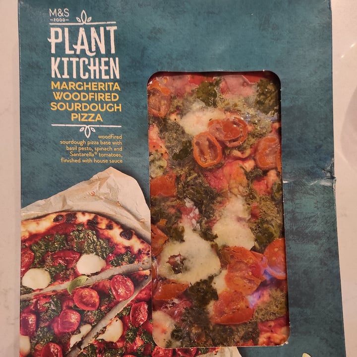 photo of Plant Kitchen (M&S) Margherita Woodfired Sourdough Pizza shared by @tuscanvegan on  22 Oct 2021 - review