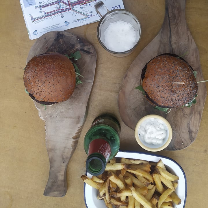 review photo of Submarine Burger Radnička Truffle burger shared by @piacereirene on 14 Aug 2021 - review