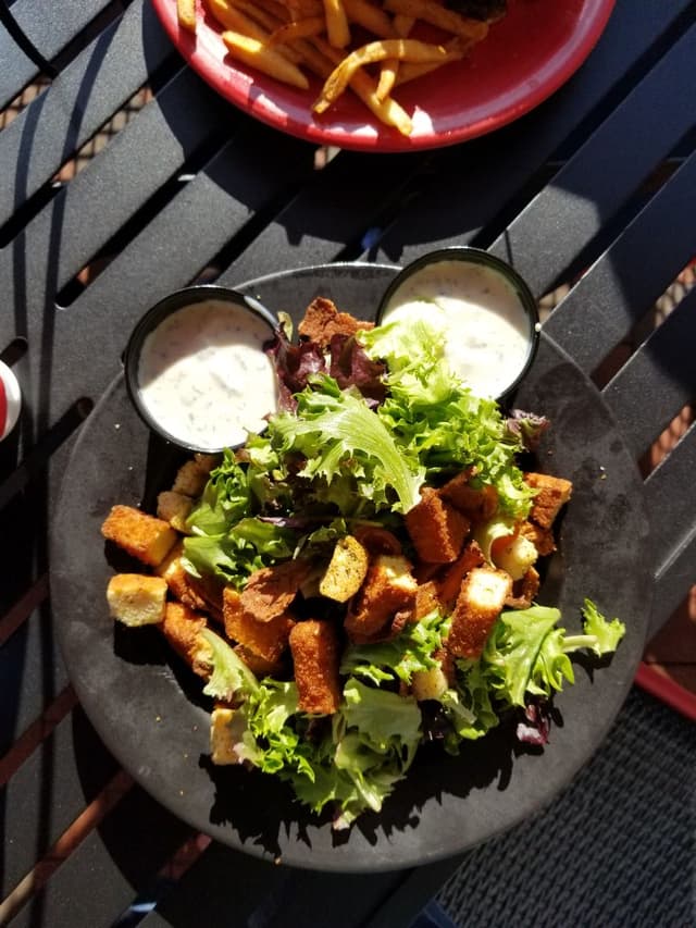 Photo du plat “Crispy tofu salad with ranch”
