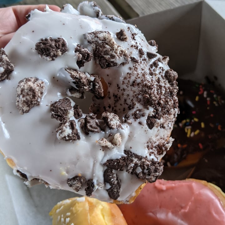photo of Donut Run Cookies n cream donut shared by @sedveg on  28 Feb 2021 - review