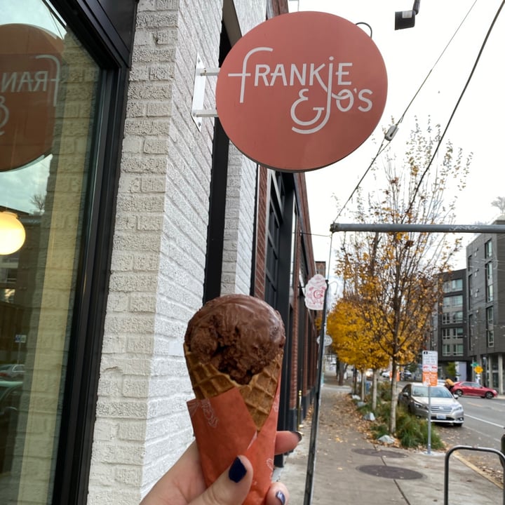 photo of Frankie & Jo's Capitol Hill Ice Cream & Waffle shared by @victorianostalgic on  04 May 2020 - review