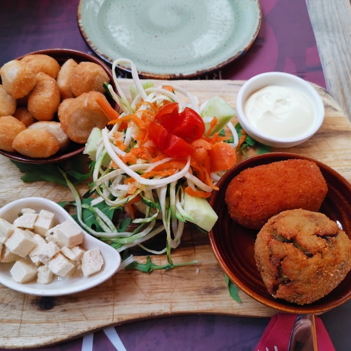 photo of Rifugio Romano ANTIPASTO DEL RIFUGIO VEGAN shared by @fedeioli on  13 Jun 2022 - review