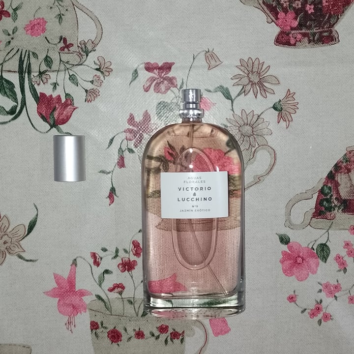 photo of Victorio & Lucchino Águas Florales N°5 Jazmin Exótico shared by @letismgovegan on  13 Nov 2022 - review