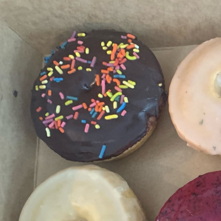 photo of Rainbow Bakery Chocolate Donut with Sprinkles shared by @moozoogabba on  20 Aug 2022 - review