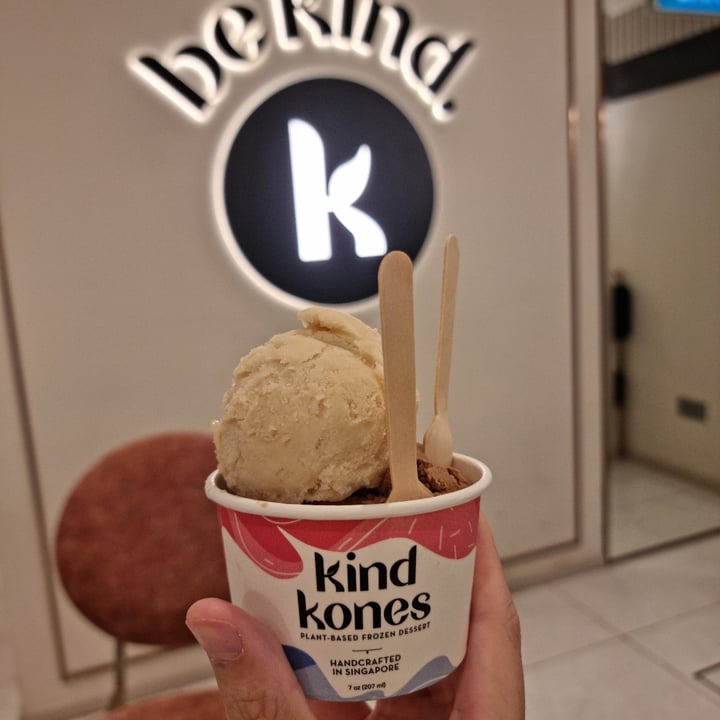photo of Kind Kones Paragon Hazelnut chocolate ice cream 🍦 shared by @marc- on  02 Aug 2022 - review