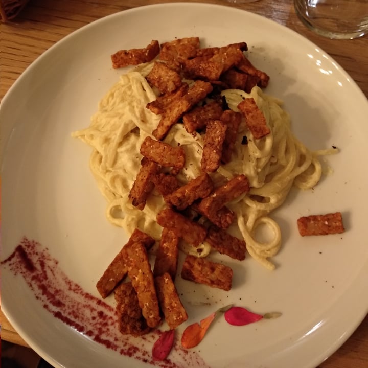 photo of Samsara e Volta Rossa Carbonara vegana shared by @alotlikejess on  28 Nov 2021 - review