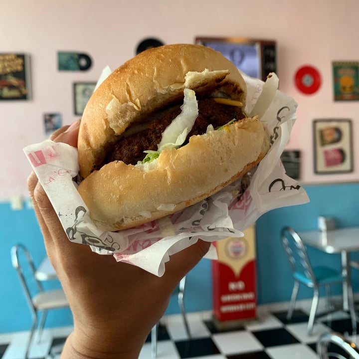 photo of COMET 984 - 50's Diner Hamburguesa Comet shared by @scarlettvegana on  03 Sep 2021 - review