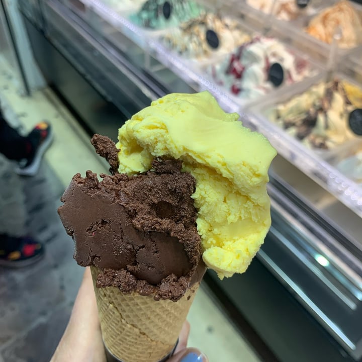 photo of let's Spoon Ice cream Chocolate And Mango shared by @giobarale on  06 Apr 2022 - review