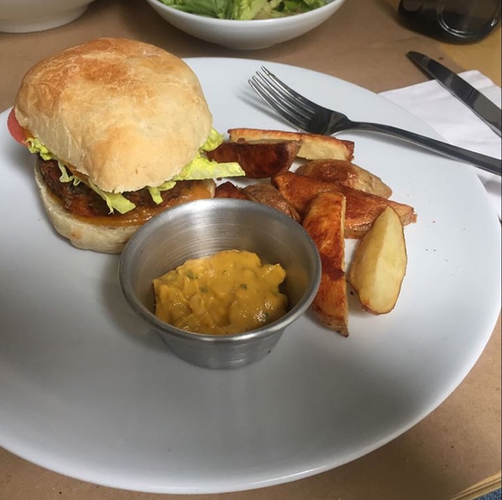 photo of De Raíz Cocina Café Hamburguesa De/Raíz Doble “Carne” shared by @lizethjimenez on  27 Aug 2019 - review