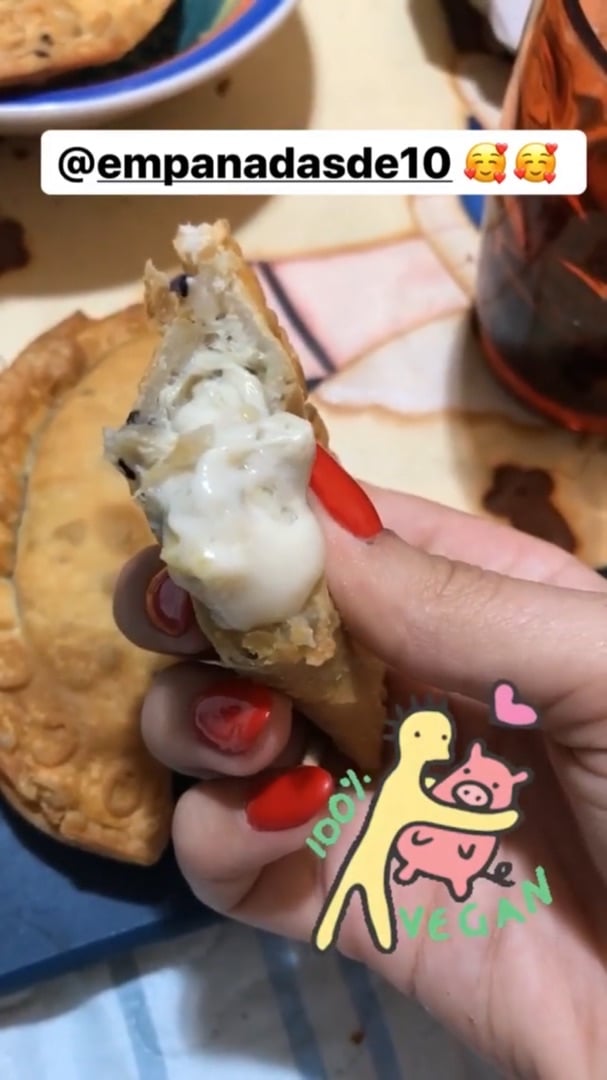 photo of Empanadas de 10 Empanada De Queso, Choclo Y Cebolla shared by @azuldelascasas on  22 Dec 2019 - review