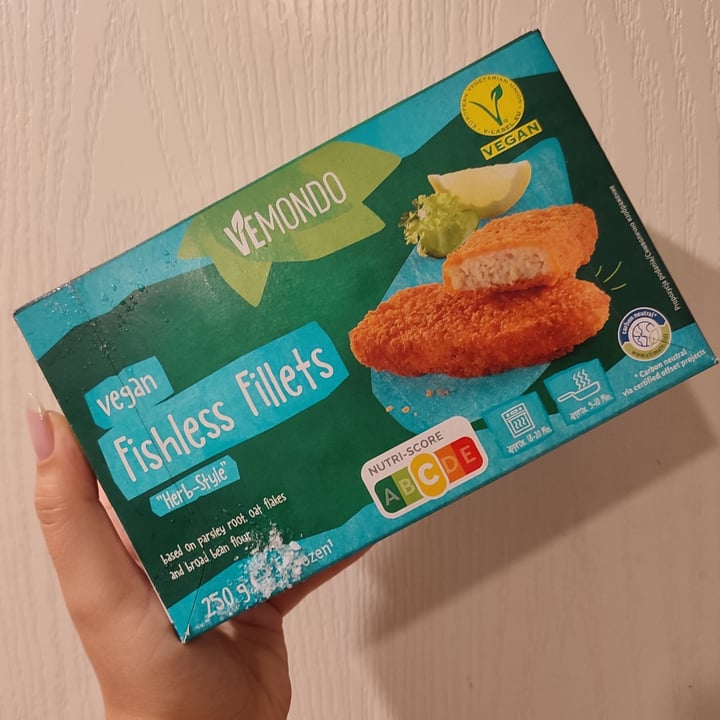 photo of Vemondo fishless fillets (herb-style) shared by @flouredfingers on  11 Sep 2022 - review
